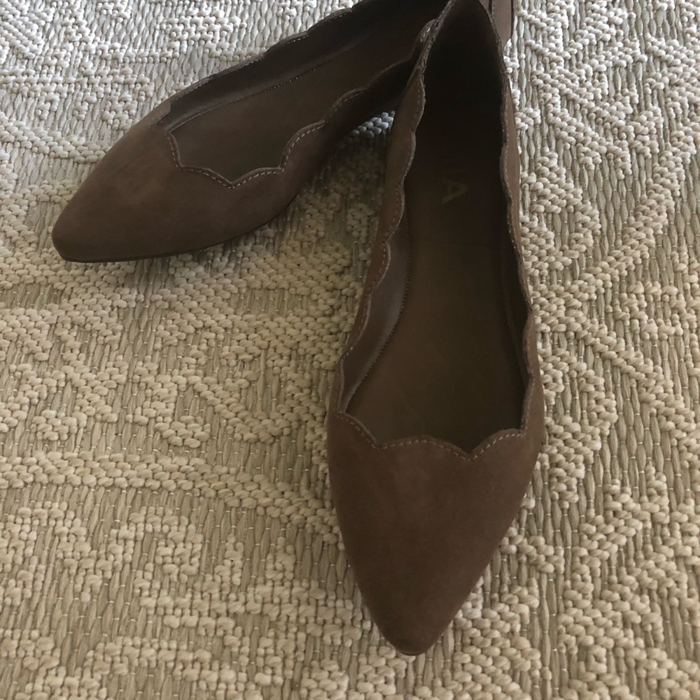 Brown ballet flats